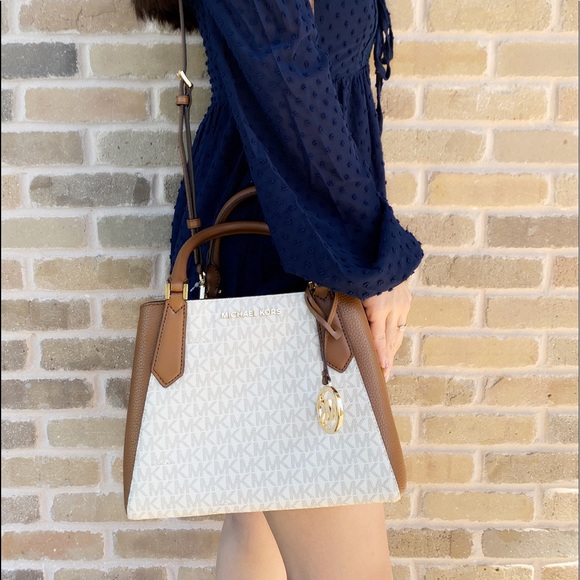 ‼️SALE‼️ 👜💕- NWT Michael Kors Satchel crossbody - Picture 4 of 6